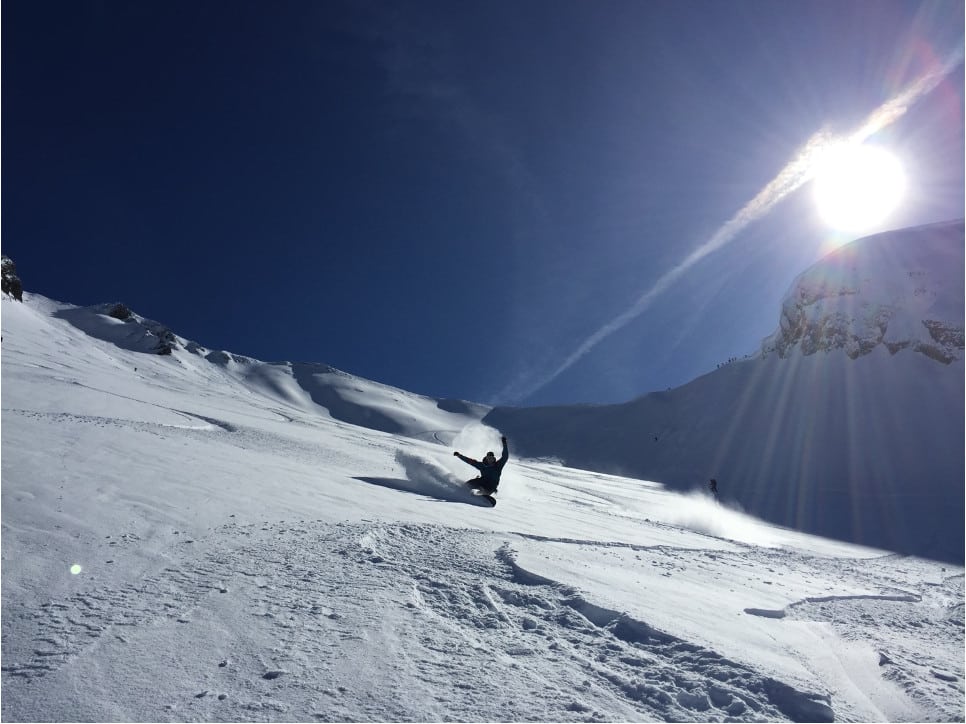 Diese Tour ist ideal für sichere Splitboard-Fahrer und bietet eine perfekte Kombination aus spannenden Abfahrten und einem moderaten Aufstieg