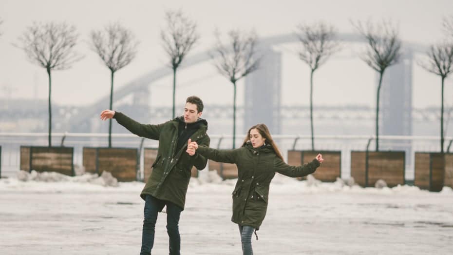 Wie funktioniert ein Belag auf Schnee? 1 Eis ist rutschig