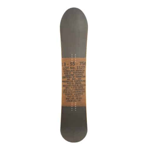 Snowboard 1 Radical One of Ten 2026 Snowboard mit Carbon Topsheet und original Kaffeebohnensack.